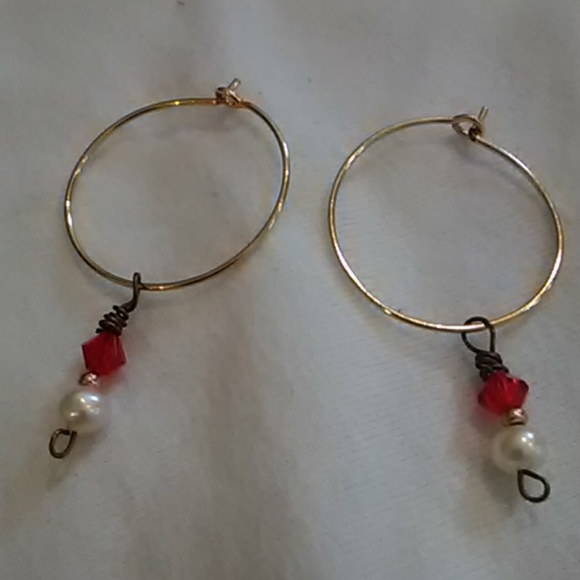 Jewelry - Real pearl and crystal earrings.